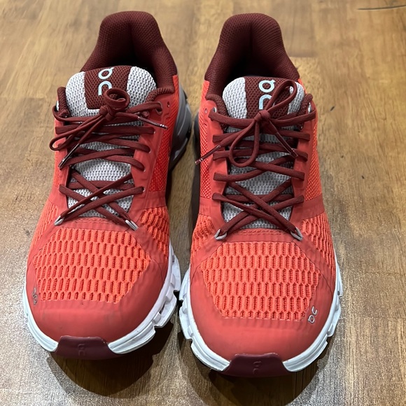 On Running Shoes - On Cloud (W8)